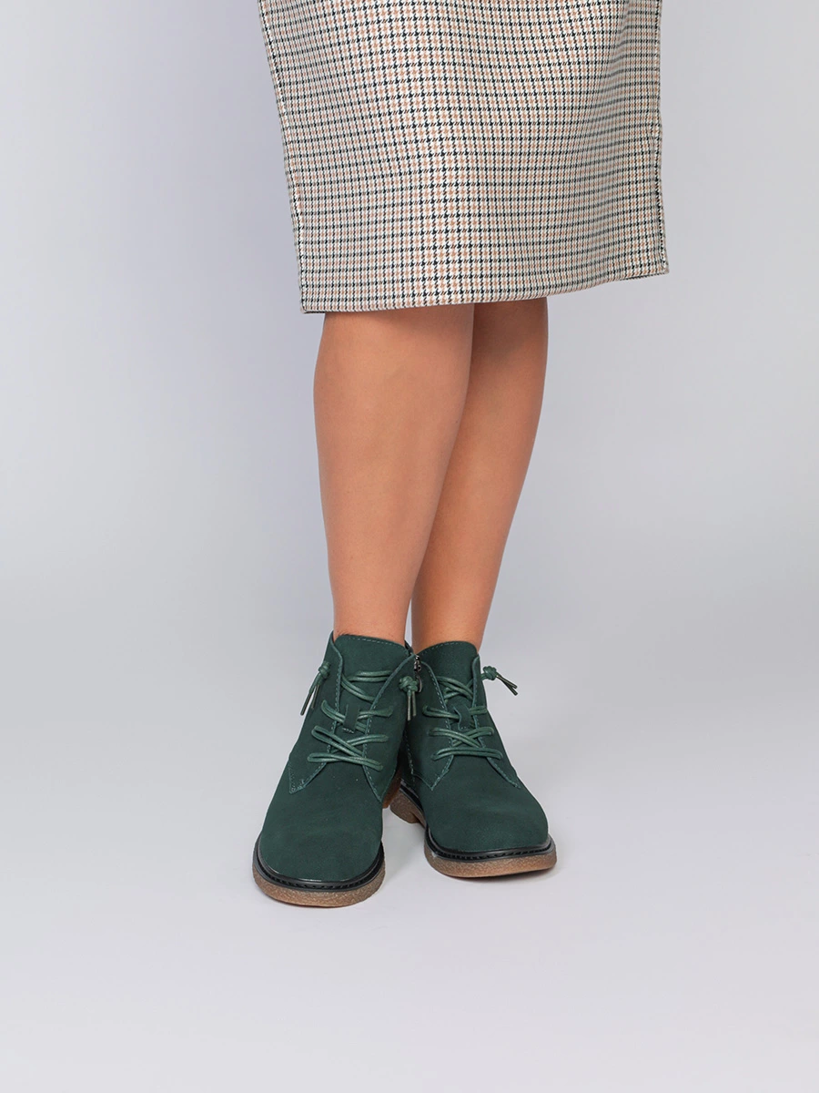 Ботинки зеленого цвета со шнуровкой